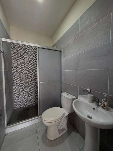 SE RENTA MODERNA CASA EN RES. COSTA DEL ESTE - Imagen 6