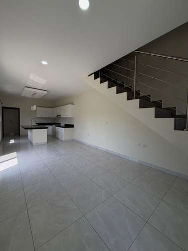 SE RENTA MODERNA CASA EN RES. COSTA DEL ESTE - Imagen 3