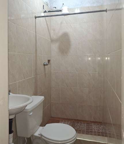 Se alquila apartamento monoambiente, exclusivamente para dama( Una persona)  - Imagen 4