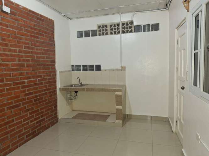 Se alquila apartamento monoambiente, exclusivamente para dama( Una persona)  - Imagen 3