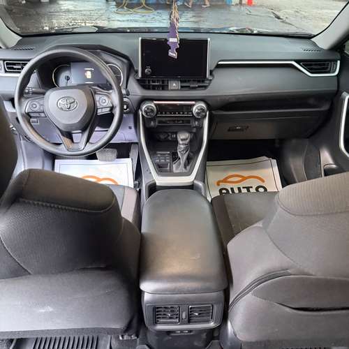 TOYOTA RAV4 XLE 2025