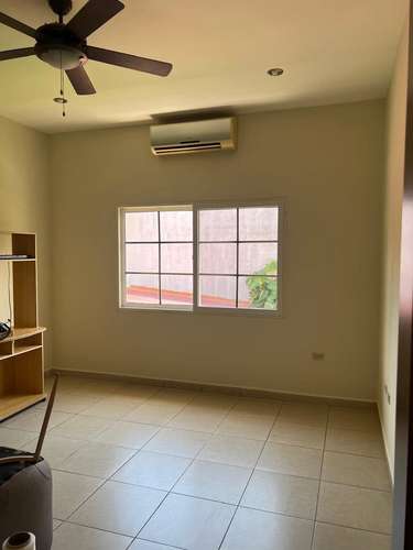 Se Renta Amplia Casa en Los Cedritos - Imagen 2