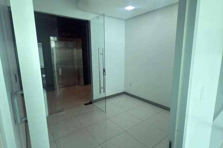 Se Alquila Oficina en Paseo Próceres - Imagen 3