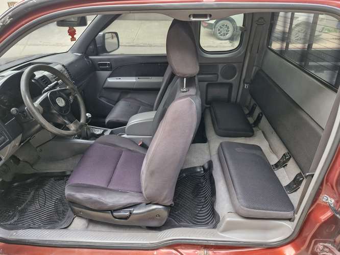 Vendo Mazda BT50 2009 aire acondicionado motor diesel 2.5 turbo comprado en agencia factura original llantas nuevas rin.