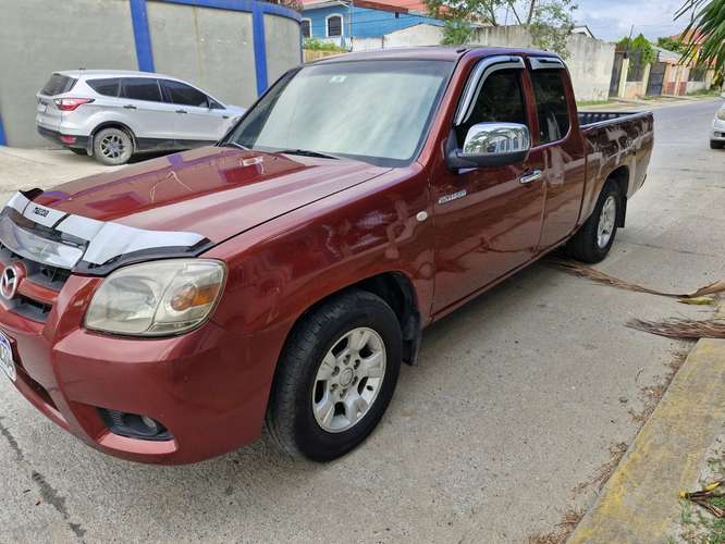 Vendo Mazda BT50 2009 aire acondicionado motor diesel 2.5 turbo comprado en agencia factura original llantas nuevas rin.