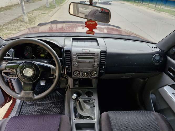 Vendo Mazda BT50 2009 aire acondicionado motor diesel 2.5 turbo comprado en agencia factura original llantas nuevas rin.