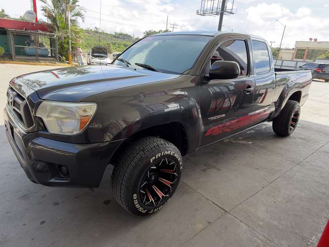 Toyota tacoma 2014 , cabina y media 4 Cc , motor 2.7 4x2 