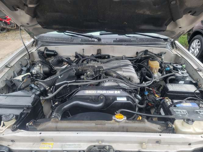 Runner muy buenas condiciones carro confiable - Imagen 8