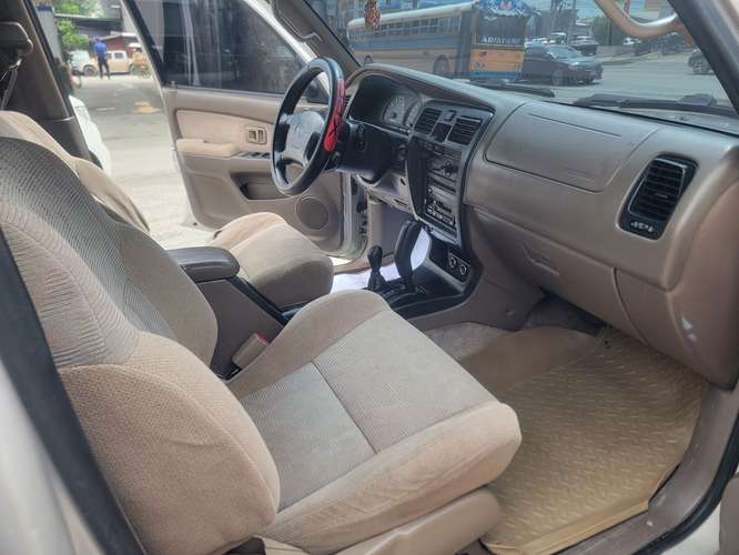 Runner muy buenas condiciones carro confiable - Imagen 7