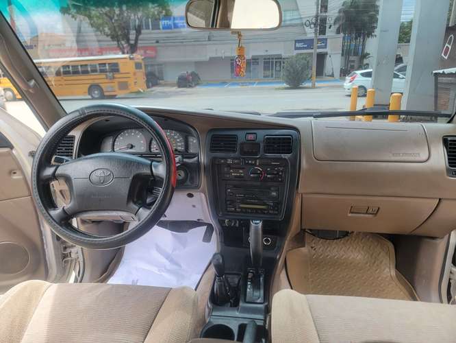 Runner muy buenas condiciones carro confiable - Imagen 5