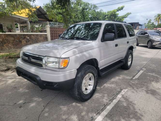 Runner muy buenas condiciones carro confiable - Imagen 2