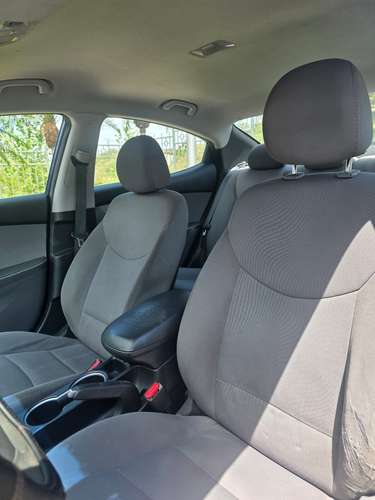 Hyundai Elantra 2016 - Imagen 4