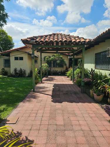 SE RENTA AMPLIA CASA EN COLONIA MODERNA SAN PEDRO SULA - Imagen 2