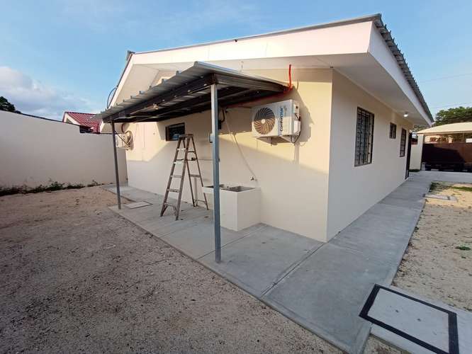 SE RENTA CASA EN RES. SANTA MONICA - Imagen 2