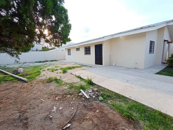 SE RENTA CASA EN RES. SANTA MONICA - Imagen 3