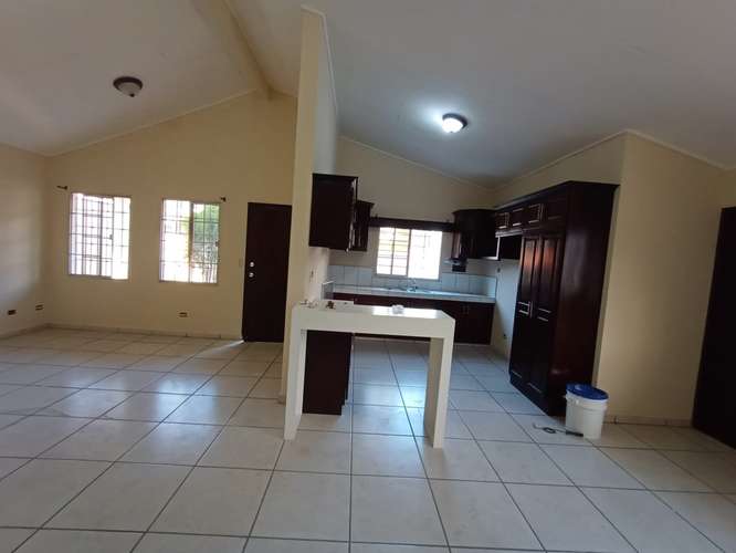 SE RENTA CASA EN RES. SANTA MONICA - Imagen 4