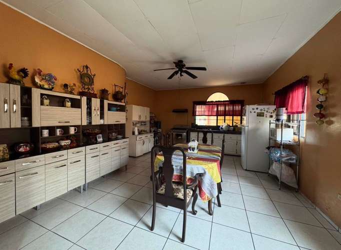 SE VENDE AMPLIA CASA EN RESIDENCIAL LOS ALAMOS-SAN PEDRO SULA - Imagen 11