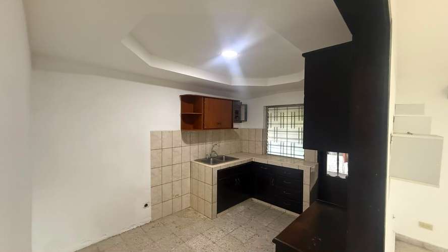 SE ALQUILA CASA EN RESIDENCIAL LOS ZORZALES - Imagen 13