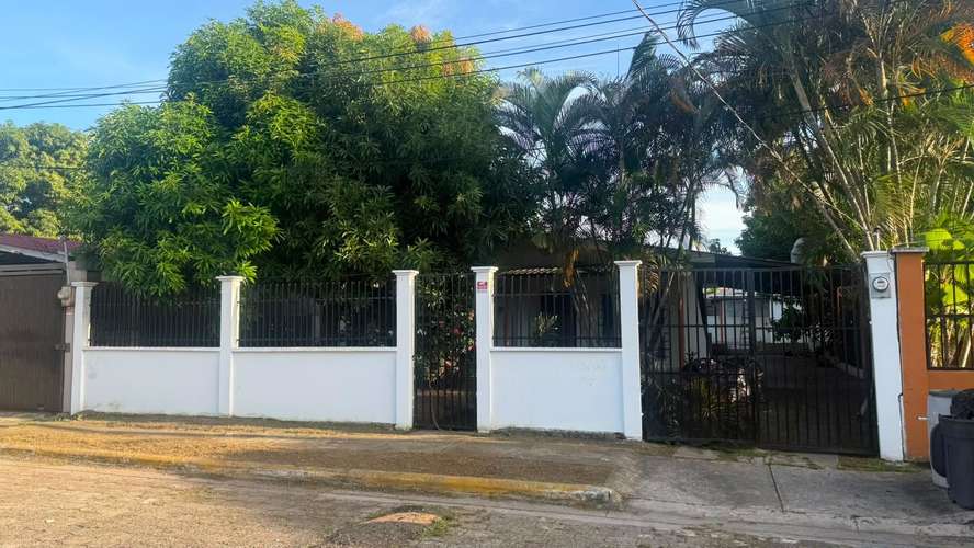 SE ALQUILA CASA EN RESIDENCIAL LOS ZORZALES