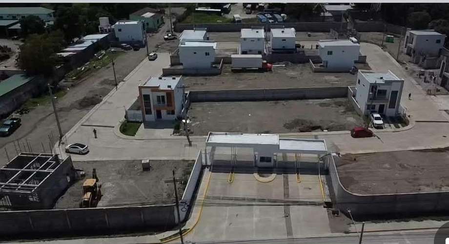 Se Vende Casa en Residencial Jardines del Este - Imagen 2