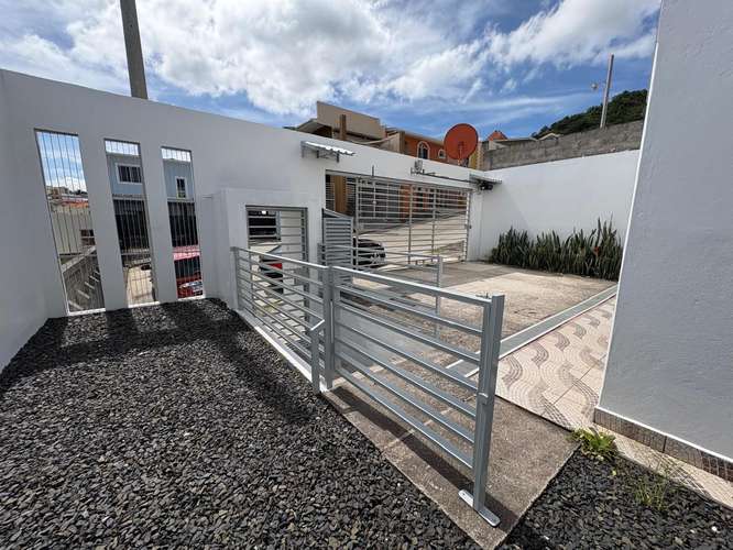  CASA EN VENTA EN RESIDENCIAL EL SAUCE | DISEÑO MODERNO Y 3 HABITACIONES CON SU BAÑO - Imagen 4