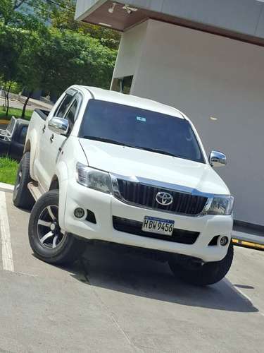 ACEPTO CAMBIO TOYOTA HILUX 2013 132 KM BOLSAS BUENAS PRERUNER ALTO 4X2 DE CONTADO 590 NEGOCIABLE 