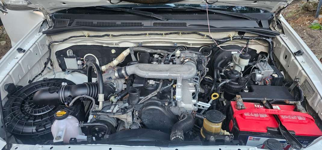 TOYOTA HILUX 2013 132 MiL KM BOLSAS BUENAS PRERUNER ALTO ACEPTO CAMBIO 