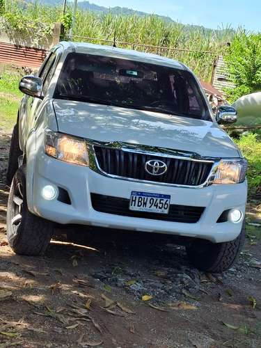 TOYOTA HILUX 2013 132 MiL KM BOLSAS BUENAS PRERUNER ALTO ACEPTO CAMBIO 