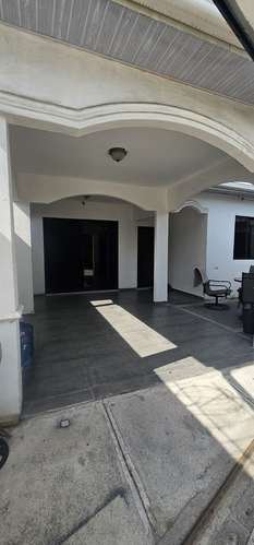 Renta Casa de 1 planta Res Santa Monica  - Imagen 2