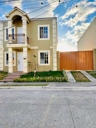 Venta de casa en Residencial Los Hidalgos 