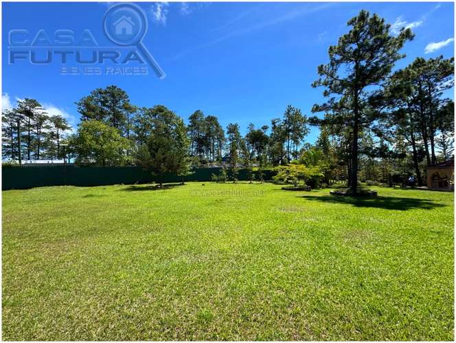 Hermosa Casa en Venta con 5 Habitaciones en Valle de Angeles