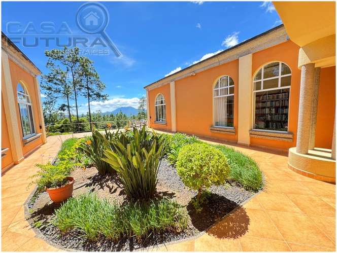 Hermosa Casa en Venta con 5 Habitaciones en Valle de Angeles