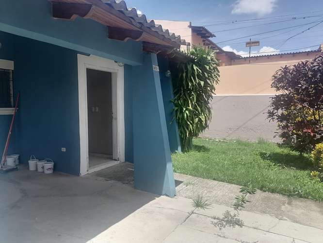Se Renta Casa Res. Las Hadas 