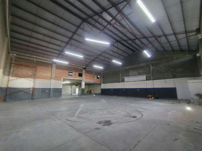 Alquiler de Bodega Industrial / Almacenaje Exclusivo | 780 m² (Zona 21 de Octubre) - Imagen 3
