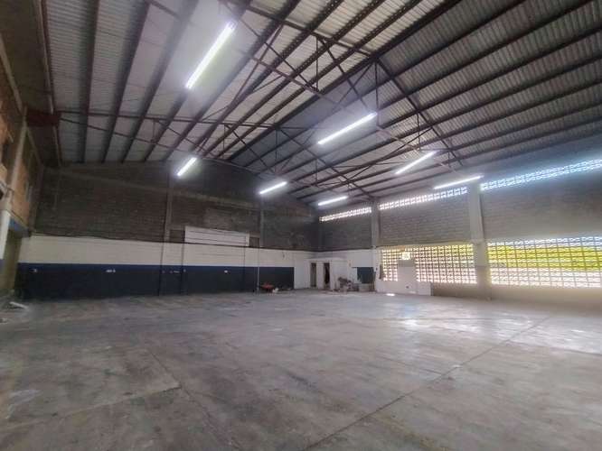 Alquiler de Bodega Industrial / Almacenaje Exclusivo | 780 m² (Zona 21 de Octubre)