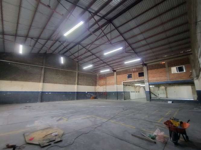 Alquiler de Bodega Industrial / Almacenaje Exclusivo | 780 m² (Zona 21 de Octubre) - Imagen 4