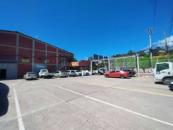 Bodega para almacenaje en la zona de la 21 de octubre.