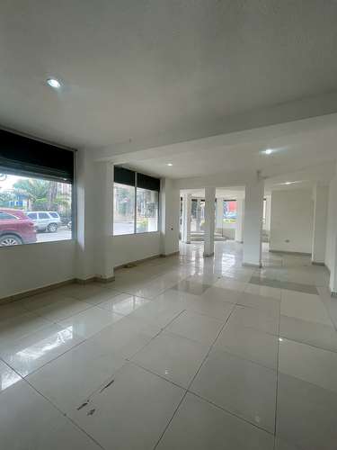 Local de esquina en alquiler en Edificio Fenix Center