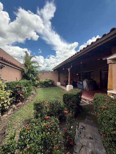 Se Vende Amplia Casa Res. Ciudad Nueva - Imagen 14
