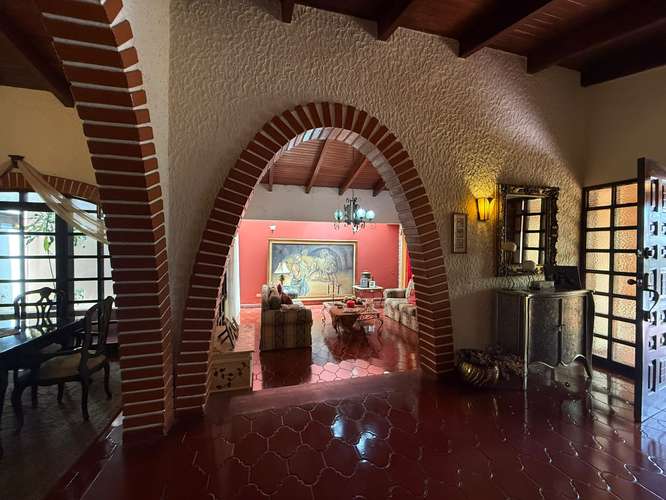 Se Vende Amplia Casa Res. Ciudad Nueva - Imagen 2