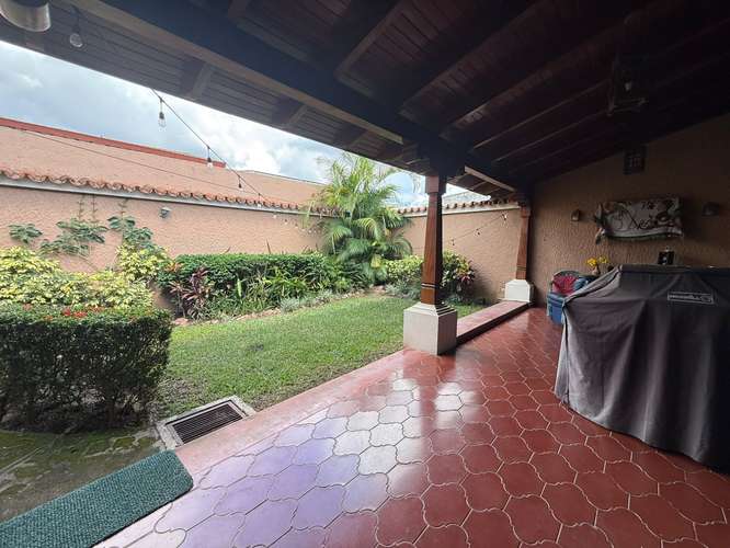 Se Vende Amplia Casa Res. Ciudad Nueva - Imagen 16