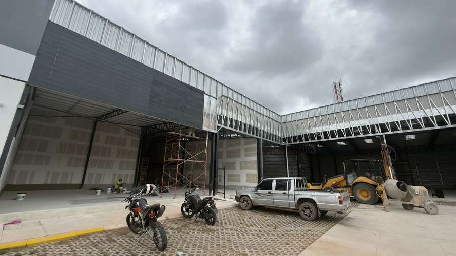 Se Rentan Varios Locales en Loarque