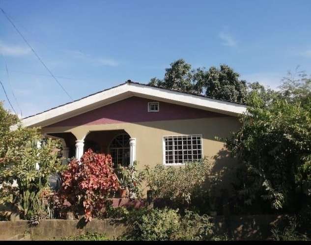  ¡CASA EN VENTA EN COLONIA LAS MERCEDES, PUERTO CORTÉS! 