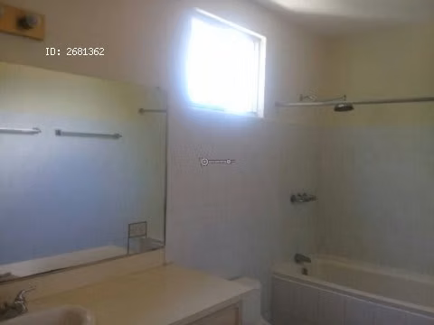 RDE -Se vende 4 townhouses modernas en calle principal de Bolonia.