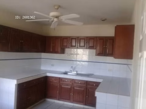 RDE -Se vende 4 townhouses modernas en calle principal de Bolonia.