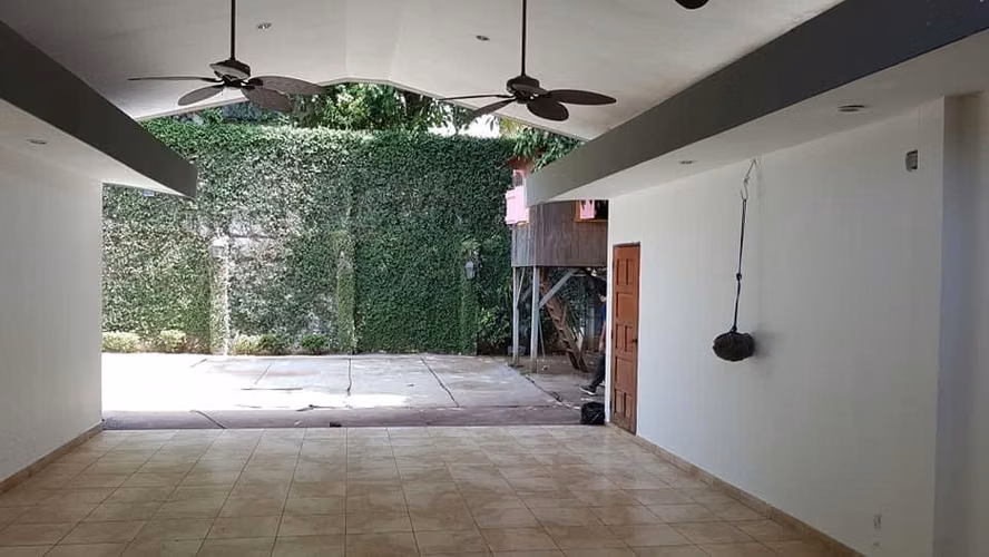 En venta preciosa casa en Managua Nicaragua, residencial Los Robles