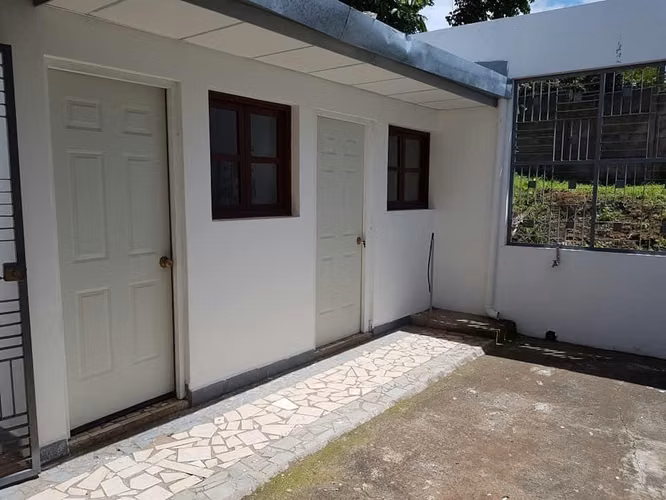 Se venden ambas casas en carretera sur