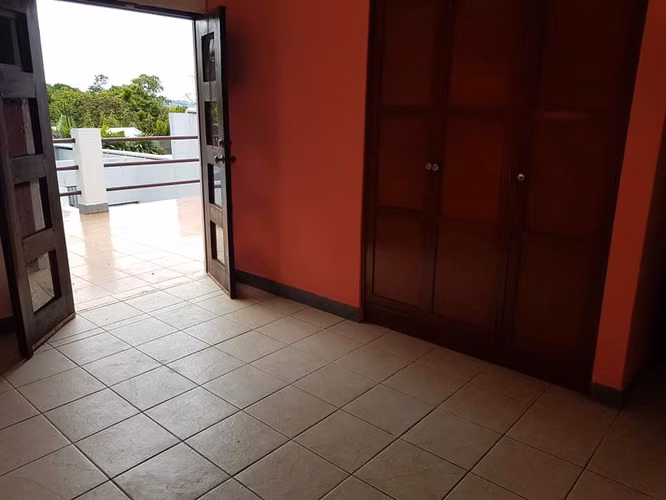 Se venden ambas casas en carretera sur