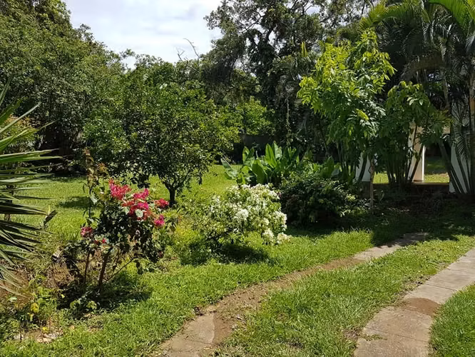 Se venden ambas casas en carretera sur