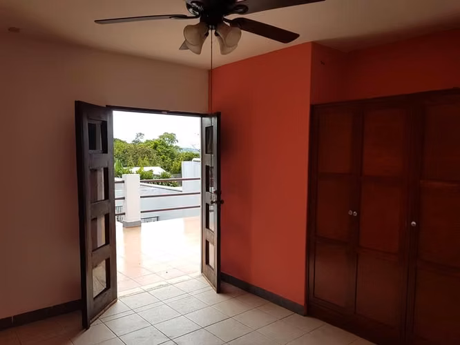 Se venden ambas casas en carretera sur